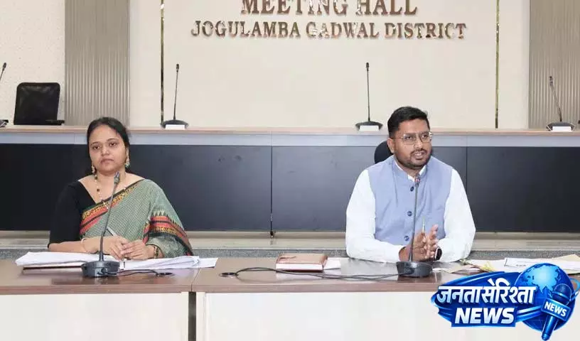 Collector ने लल्ला मेडिकल स्टाफ से बेहतर प्रदर्शन करने का आग्रह किया Collector ने लल्ला मेडिकल स्टाफ से बेहतर प्रदर्शन करने का आग्रह किया