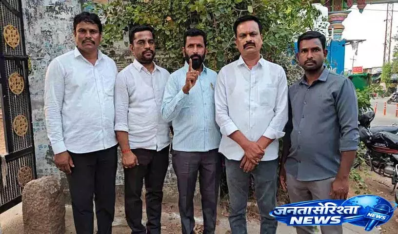 रामरेड्डी ने KCR Camp पर हमले को लेकर पुलिस पर निशाना साधा रामरेड्डी ने KCR Camp पर हमले को लेकर पुलिस पर निशाना साधा