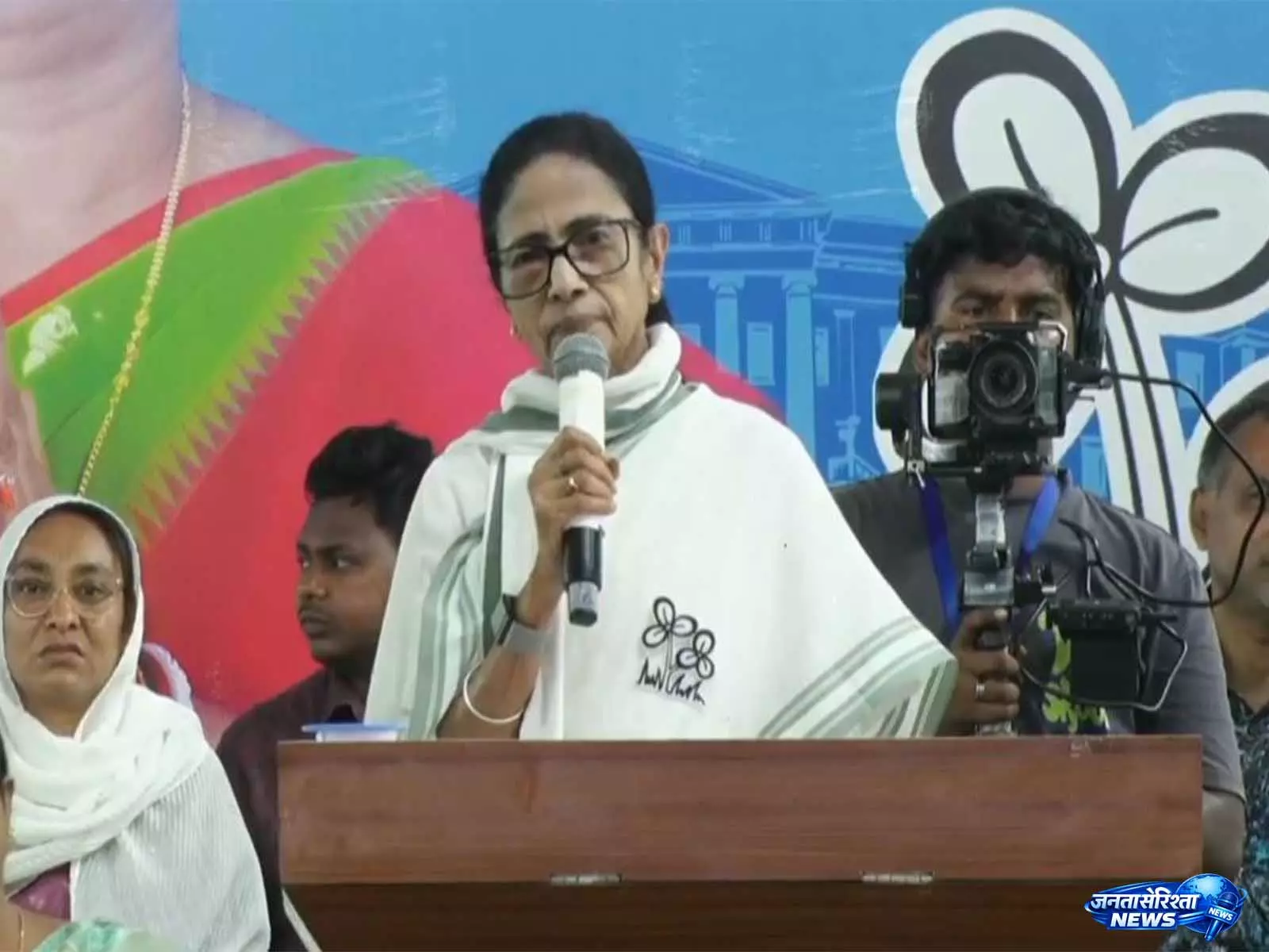 TMC ने पश्चिम बंगाल चुनावों के पहले चरण से पहले स्टार प्रचारकों की सूची जारी की TMC ने पश्चिम बंगाल चुनावों के पहले चरण से पहले स्टार प्रचारकों की सूची जारी की