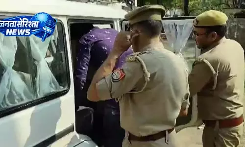 महिला ने मां और भाई पर खुद को बेचने का लगाया आरोप, एसपी को बताई आपबीती महिला ने मां और भाई पर खुद को बेचने का लगाया आरोप, एसपी को बताई आपबीती
