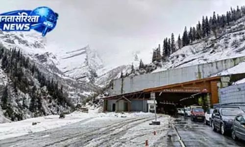 Manali : कुल्लू में टूरिस्ट गाड़ी खाई में गिरी, चार की मौत, 14 घायल
