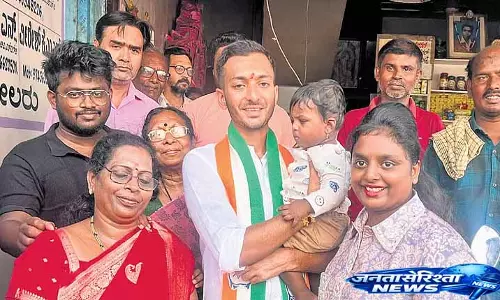 Karnataka: अल्पसंख्यक निर्दलीयों ने समर्थ को परेशान करना जारी रखा Karnataka: अल्पसंख्यक निर्दलीयों ने समर्थ को परेशान करना जारी रखा