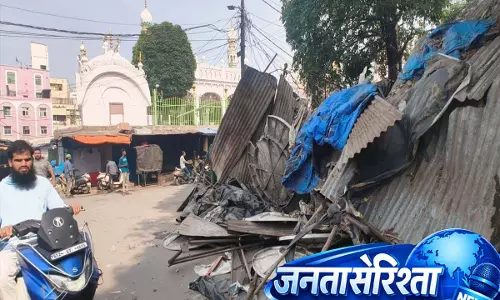 Hyderabad: GHMC ने एक ही दिन में करीब 800 अतिक्रमण हटाए Hyderabad: GHMC ने एक ही दिन में करीब 800 अतिक्रमण हटाए