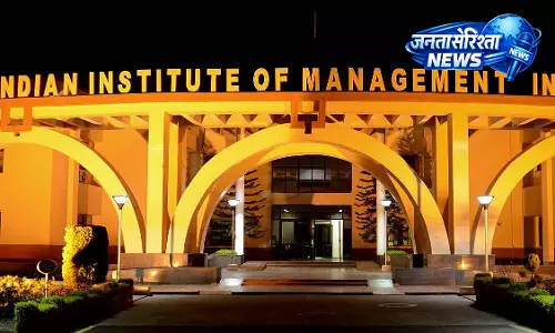 IIM इंदौर में MMS और BA (फ़ाउंडेशन ऑफ़ मैनेजमेंट) प्रोग्राम के ग्रेजुएट्स का भव्य समारोह