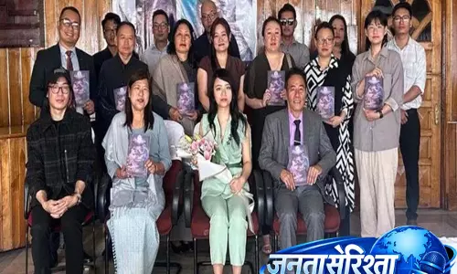 Nagaland: युवा कवि सोबुलेमला पोंगेन ने अपना पहला कविता संग्रह रिलीज़ किया Nagaland: युवा कवि सोबुलेमला पोंगेन ने अपना पहला कविता संग्रह रिलीज़ किया