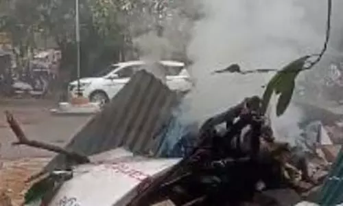 रायपुर : तकिया रजाई दुकान के पास लगी आग