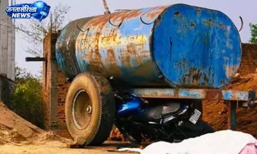 पानी टैंकर से बाइक की टक्कर, युवक की मौत