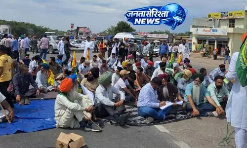 हिमाचल एंट्री टैक्स विरोध में Punjab ट्रकर्स ने NH जाम किया हिमाचल एंट्री टैक्स विरोध में Punjab ट्रकर्स ने NH जाम किया