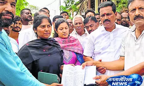 Hittalahalli : अर्बन वेस्ट प्लांट के खिलाफ ग्रामीणों ने किया जोरदार विरोध प्रदर्शन