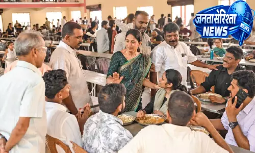 त्रिकोणीय चुनाव क्षेत्र में LDF और UDF उम्मीदवारों के बीच कड़ी टक्कर त्रिकोणीय चुनाव क्षेत्र में LDF और UDF उम्मीदवारों के बीच कड़ी टक्कर