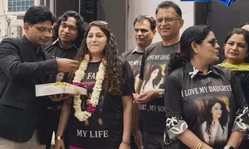 Divorce Celebrate Video : जैसी विदाई वैसी वापसी भी, तलाक के बाद महिला का मायके में भव्य स्वागत Divorce Celebrate Video : जैसी विदाई वैसी वापसी भी, तलाक के बाद महिला का मायके में भव्य स्वागत