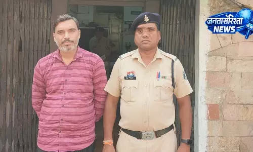 रायपुर में आर्मी स्टोर का मालिक गिरफ्तार, बेच रहा था अवैध धारदार चाकू रायपुर में आर्मी स्टोर का मालिक गिरफ्तार, बेच रहा था अवैध धारदार चाकू
