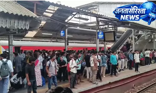 Mumbai : एलफिंस्टन ब्रिज गिराने से लोकल ट्रेनों में बड़ा अवरोध
