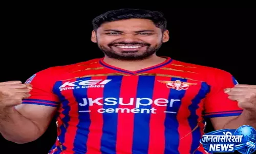 Avesh Khan ने दो गेंदों पर दो विकेट लिए, हर्ष दुबे बोल्ड हुए Avesh Khan ने दो गेंदों पर दो विकेट लिए, हर्ष दुबे बोल्ड हुए