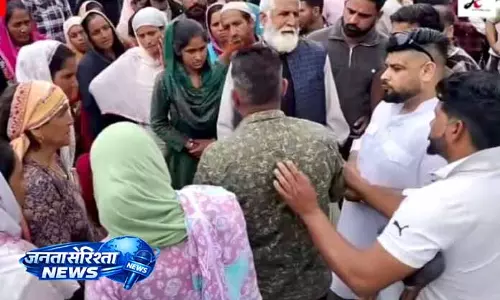 Jammu: विरोध प्रदर्शन के चलते सड़क जाम, जनता ने जताई नाराजगी Jammu: विरोध प्रदर्शन के चलते सड़क जाम, जनता ने जताई नाराजगी