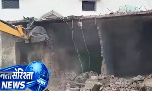 संभल प्रशासन ने मुबारकबंद गांव में अतिक्रमण हटाया संभल प्रशासन ने मुबारकबंद गांव में अतिक्रमण हटाया