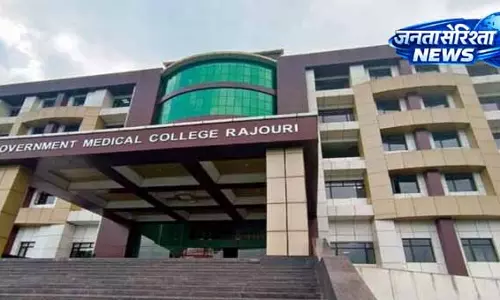 Rajouri: सर्जरी विभागाध्यक्ष पर प्रशासन की कार्रवाई, नोटिस जारी Rajouri: सर्जरी विभागाध्यक्ष पर प्रशासन की कार्रवाई, नोटिस जारी