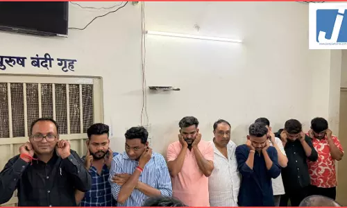 कंस्ट्रक्शन कंपनी के दफ्तर पर रेड, जुआ खेलते 9 जुआरी दबोचे गए, सभी हैं रसूखदार कंस्ट्रक्शन कंपनी के दफ्तर पर रेड, जुआ खेलते 9 जुआरी दबोचे गए, सभी हैं रसूखदार