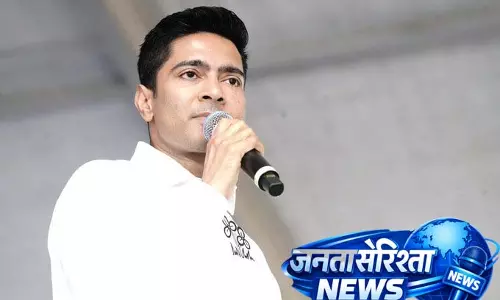रैना में अभिषेक बनर्जी का भाजपा पर हमला, विकास का वादा रैना में अभिषेक बनर्जी का भाजपा पर हमला, विकास का वादा