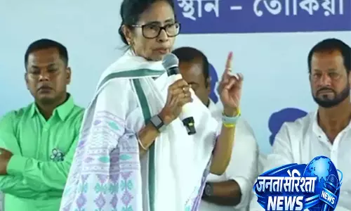 ममता ने BJP पर भीड़ लाने का आरोप लगाया ममता ने BJP पर भीड़ लाने का आरोप लगाया