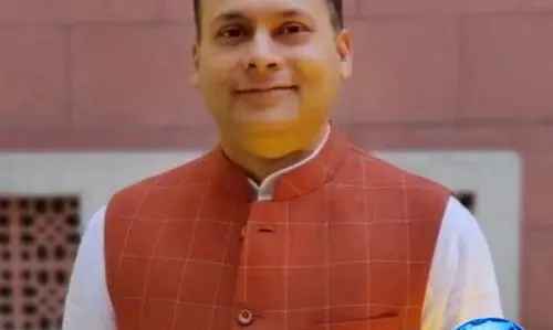 कोलकाता में भाजपा चुनाव कार्यालय पर टीएमसी गुंडों का हमला, पुलिस बनी तमाशबीन कोलकाता में भाजपा चुनाव कार्यालय पर टीएमसी गुंडों का हमला, पुलिस बनी तमाशबीन