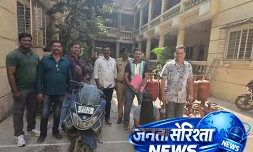 चोरी के आरोप में तीन गिरफ्तार, 45 गैस सिलेंडर और 3 बाइक बरामद