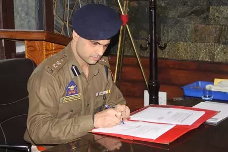 सुधांशु धामा बने गांदरबल के नए एसएसपी, संभाला पदभार सुधांशु धामा बने गांदरबल के नए एसएसपी, संभाला पदभार