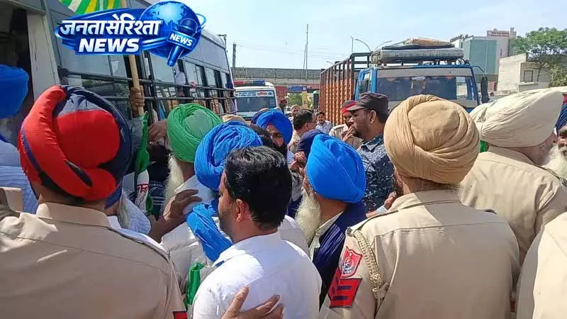 Punjab: रैली विरोध पर मोगा में किसानों की गिरफ्तारी Punjab: रैली विरोध पर मोगा में किसानों की गिरफ्तारी
