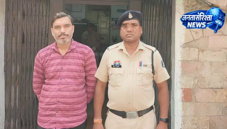 रायपुर में आर्मी स्टोर का मालिक गिरफ्तार, बेच रहा था अवैध धारदार चाकू रायपुर में आर्मी स्टोर का मालिक गिरफ्तार, बेच रहा था अवैध धारदार चाकू