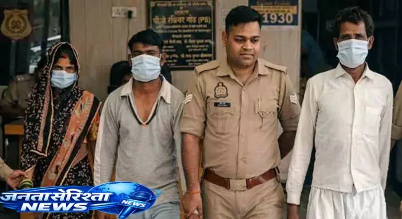 Agra Murder: टैटू के सुराग के बाद पत्नी और प्रेमी गिरफ्तार Agra Murder: टैटू के सुराग के बाद पत्नी और प्रेमी गिरफ्तार