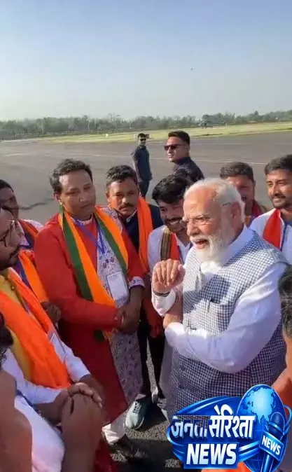 रैली के बाद पीएम मोदी ने भाजपा कार्यकर्ताओं से जाना चुनावी मिजाज, एयरपोर्ट पर भी दिखे एक्टिव रैली के बाद पीएम मोदी ने भाजपा कार्यकर्ताओं से जाना चुनावी मिजाज, एयरपोर्ट पर भी दिखे एक्टिव