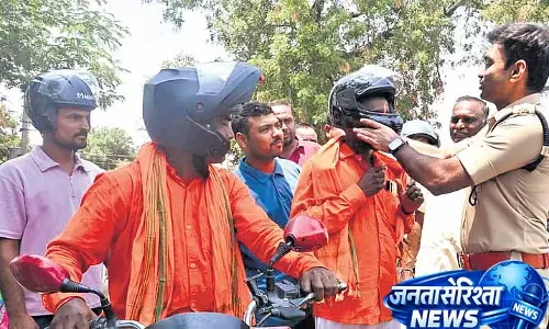 Mahbubabad एसपी के गांव मॉडल में हेलमेट अनिवार्य Mahbubabad एसपी के गांव मॉडल में हेलमेट अनिवार्य