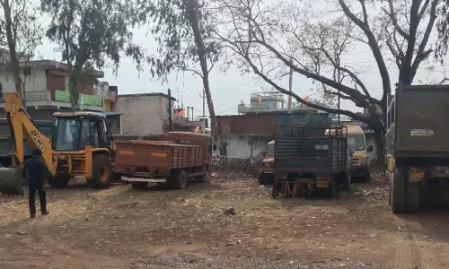 अवैध खनन, जेसीबी सहित 5 वाहन जब्त