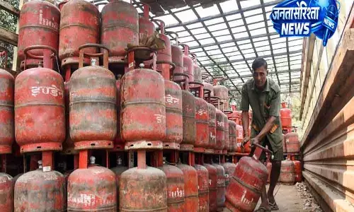 Delhi CM रेखा गुप्ता ने कहा, LPG की कोई कमी नहीं Delhi CM रेखा गुप्ता ने कहा, LPG की कोई कमी नहीं