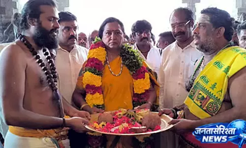 DMDK की प्रेमलता ने पलानीस्वामी पर राज्यसभा सीट का वादा नहीं निभाने का आरोप लगाया DMDK की प्रेमलता ने पलानीस्वामी पर राज्यसभा सीट का वादा नहीं निभाने का आरोप लगाया