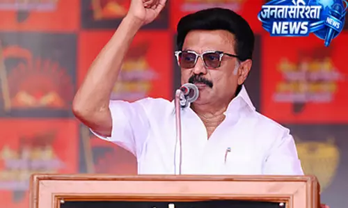 एम.के. स्टालिन पुडुचेरी से शुरू करेंगे DMK अलायंस के लिए चुनाव प्रचार का तीसरा फेज़ एम.के. स्टालिन पुडुचेरी से शुरू करेंगे DMK अलायंस के लिए चुनाव प्रचार का तीसरा फेज़