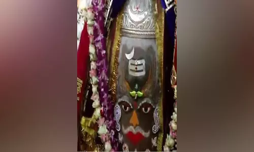 जय श्री महाकाल के जयघोष से गूंजी उज्जैन नगरी, बाबा का अद्भुत शृंगार