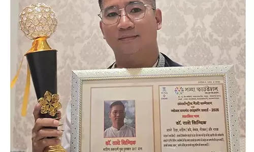 Arunachal: डॉ. सिंडिक को पुरस्कार से सम्मानित किया गया Arunachal: डॉ. सिंडिक को पुरस्कार से सम्मानित किया गया