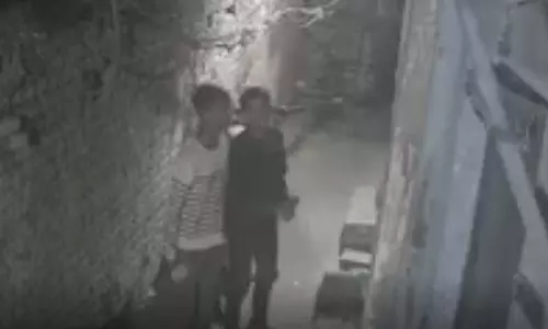 खौफनाक वारदात का LIVE वीडियो...घर के बाहर लगाई आग खौफनाक वारदात का LIVE वीडियो...घर के बाहर लगाई आग