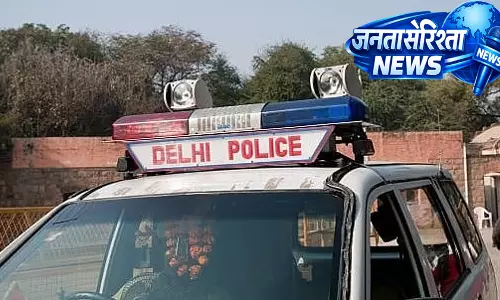 दिल्ली रोहिणी में प्रेग्नेंट महिला सब-इंस्पेक्टर ने दुकानदार को थप्पड़ मारा, FIR दर्ज दिल्ली रोहिणी में प्रेग्नेंट महिला सब-इंस्पेक्टर ने दुकानदार को थप्पड़ मारा, FIR दर्ज