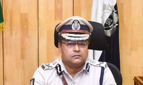 आयोग ने पर्यवेक्षक के रूप में ड्यूटी से राहत देने की कोलकाता के पूर्व पुलिस आयुक्त की याचिका खारिज की आयोग ने पर्यवेक्षक के रूप में ड्यूटी से राहत देने की कोलकाता के पूर्व पुलिस आयुक्त की याचिका खारिज की