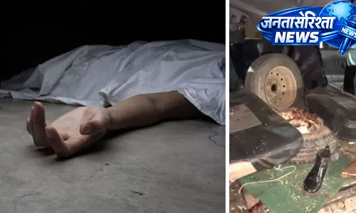 Indore : शादी समारोह लौटती कार ट्रक से टकराई, चार युवकों की मौत Indore : शादी समारोह लौटती कार ट्रक से टकराई, चार युवकों की मौत