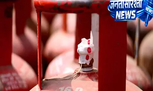 ईरान संघर्ष के बावजूद कमर्शियल LPG सप्लाई 70% पर वापस: IOCL ईरान संघर्ष के बावजूद कमर्शियल LPG सप्लाई 70% पर वापस: IOCL
