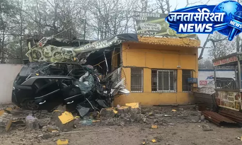 ओडिशा: SUV के ढाबे में घुसने से दो युवकों की मौत, एक घायल ओडिशा: SUV के ढाबे में घुसने से दो युवकों की मौत, एक घायल