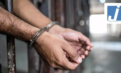 युवती की हत्या, पुलिस ने पिता को लिया हिरासत में