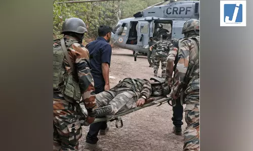 जंगल में नक्सलियों के आईईडी ब्लास्ट में CRPF जवान घायल, एयरलिफ्ट किया गया