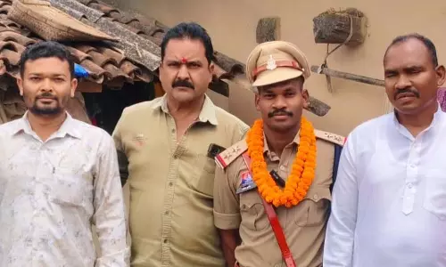 गरीब परिवार का बेटा बना एसआई, गांव वालों में भारी उत्साह