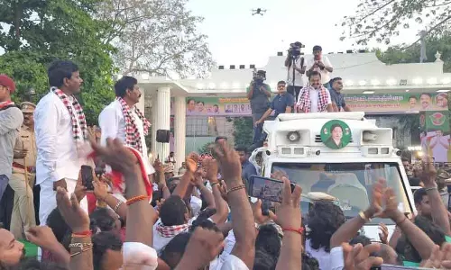Chennai एडप्पादी पलानीस्वामी ने पुडुचेरी में प्रचार किया Chennai एडप्पादी पलानीस्वामी ने पुडुचेरी में प्रचार किया
