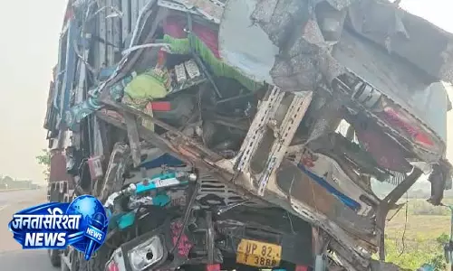 Balasore ज़िले में खड़े ट्रक से टकराने के बाद 3 लोगों की मौत Balasore ज़िले में खड़े ट्रक से टकराने के बाद 3 लोगों की मौत