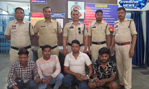 दुकान में महिला ग्राहक के साथ गैंगरेप, चार दरिंदे गिरफ्तार दुकान में महिला ग्राहक के साथ गैंगरेप, चार दरिंदे गिरफ्तार